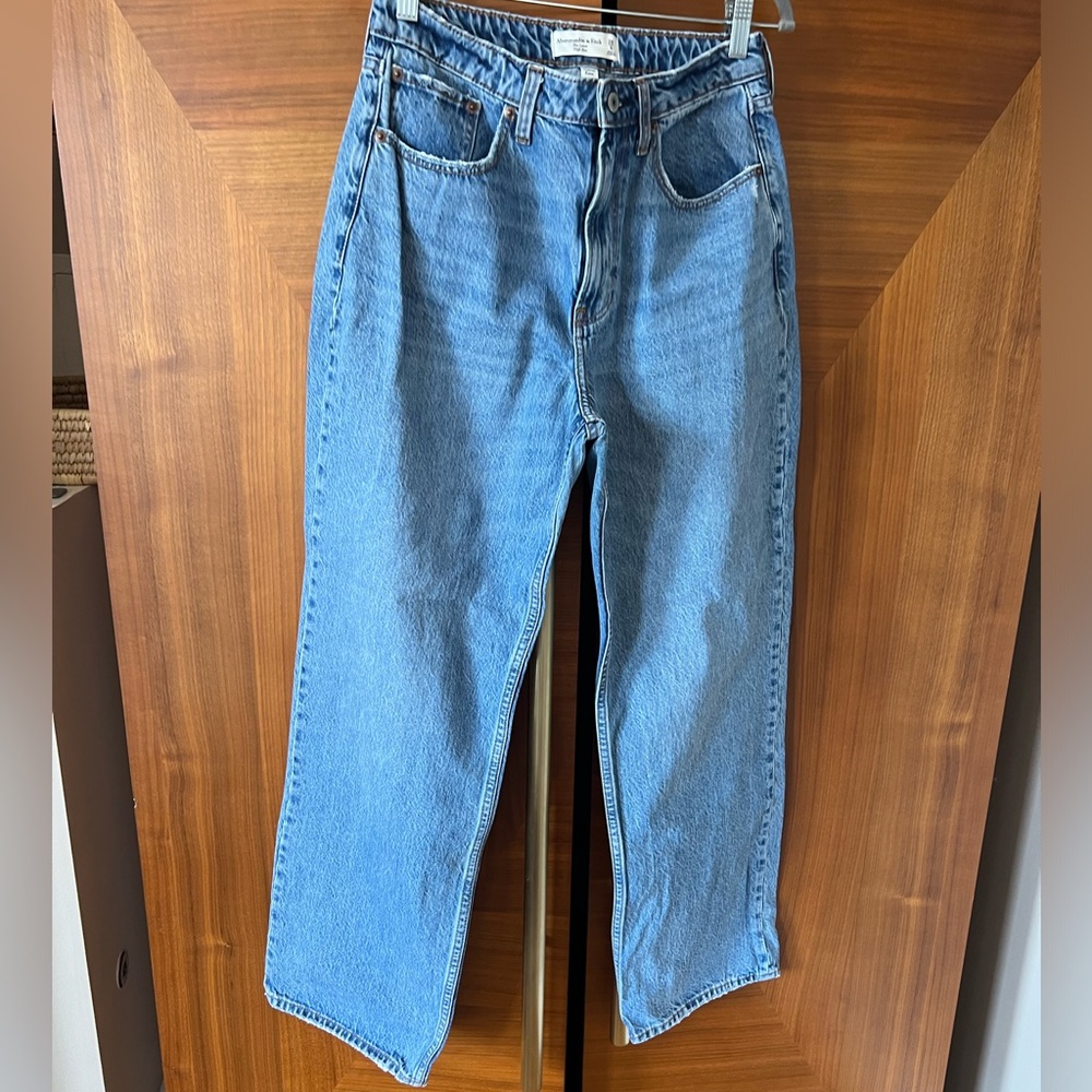 Abercrombie & Fitch, the loose high rise jean, medium wash